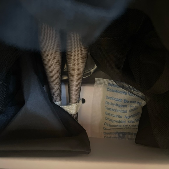 [SOLD] BARBIE DOLL MATTEL BLACK WHITE FOREVER SILKSTONE FASHION BARBIE - Picture 6 of 16